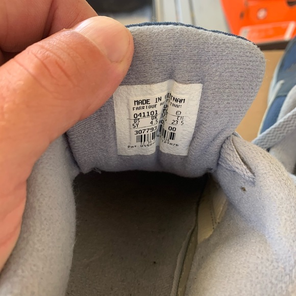 Woman’s Nike air max size 5Y - Picture 4 of 4